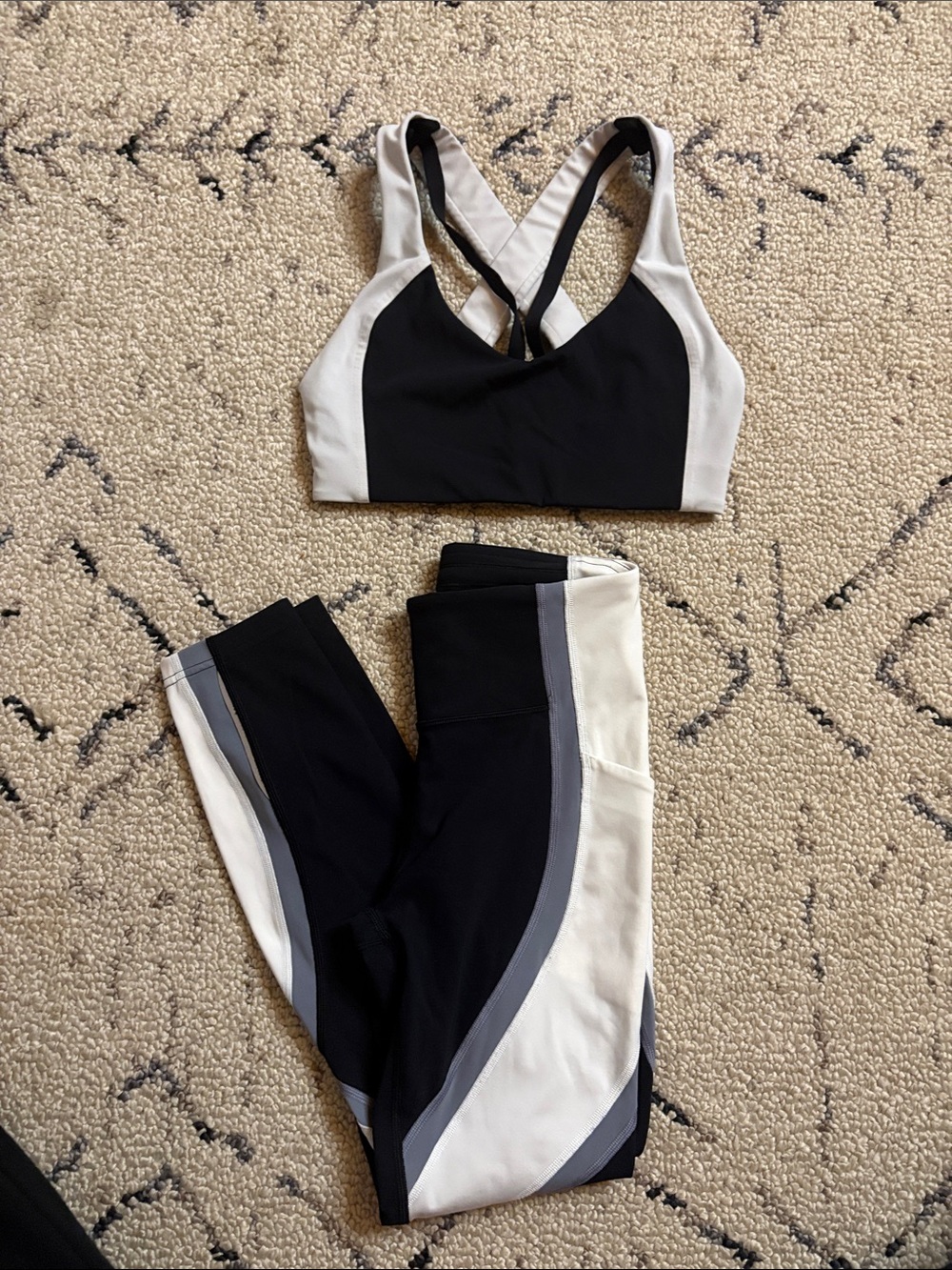 lululemon rare color block set sz 4 EUC